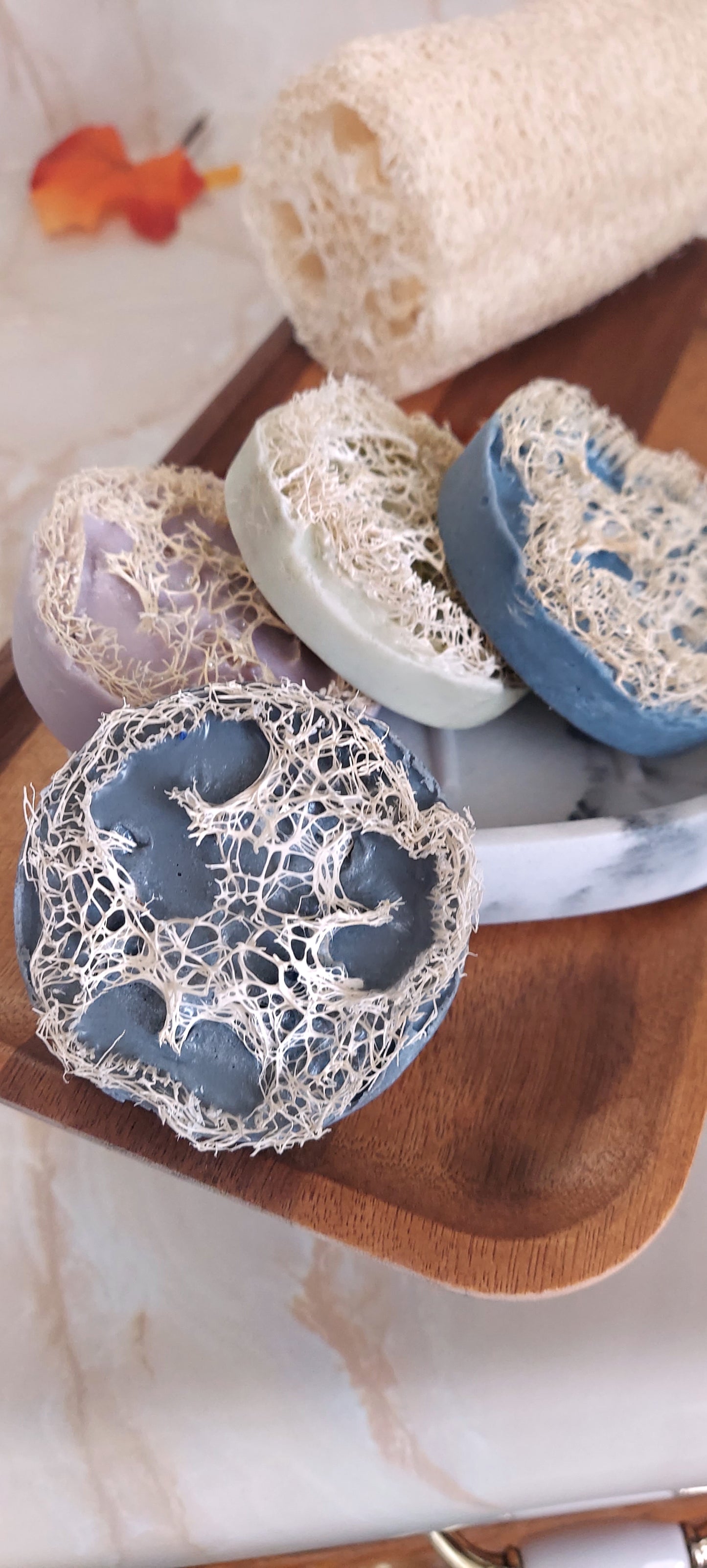 Natural Loofah Soap: Charcoal Mint